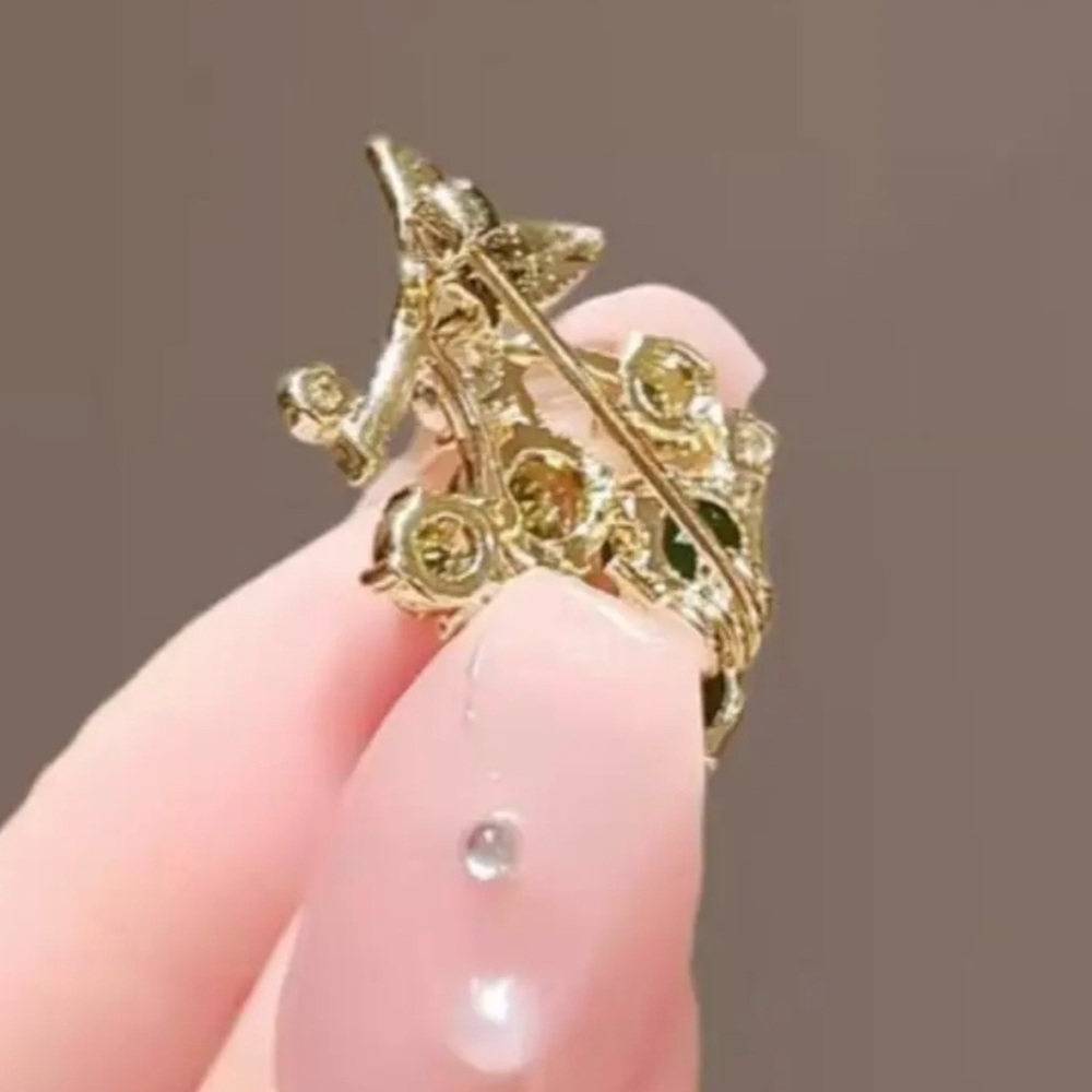NWOT - Elegant Purple and Gold Grape Cluster Brooch - Picture 8 of 13